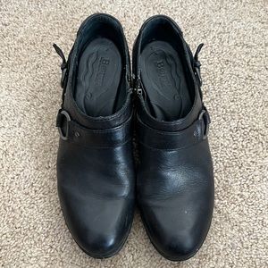 Born low heeled bootie size 9